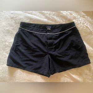 Patagonia-GUC-Women’s-Black shorts with white trim-size 12